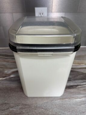 Tupperware Square Modular Mate with Flip Top lid